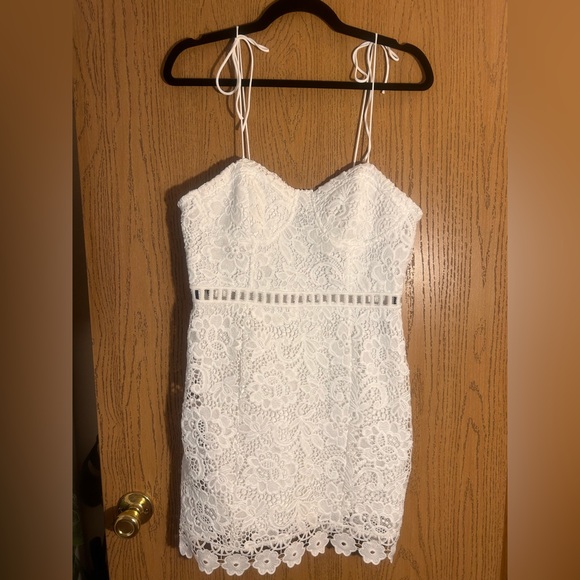 Forever 21 Dresses & Skirts - ✨NWT Floral Lace Dress✨